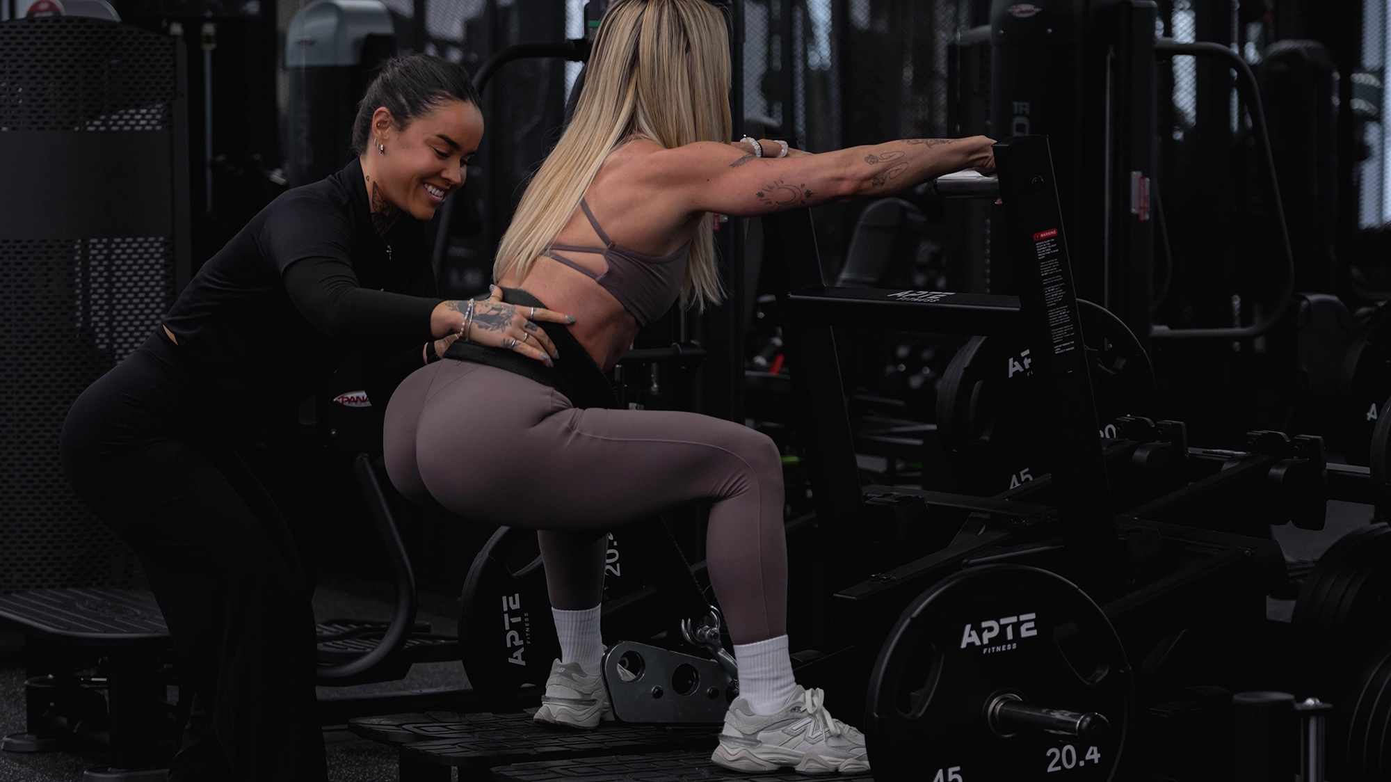 Apte Fitness coach reviewing a personalized health plan with a member