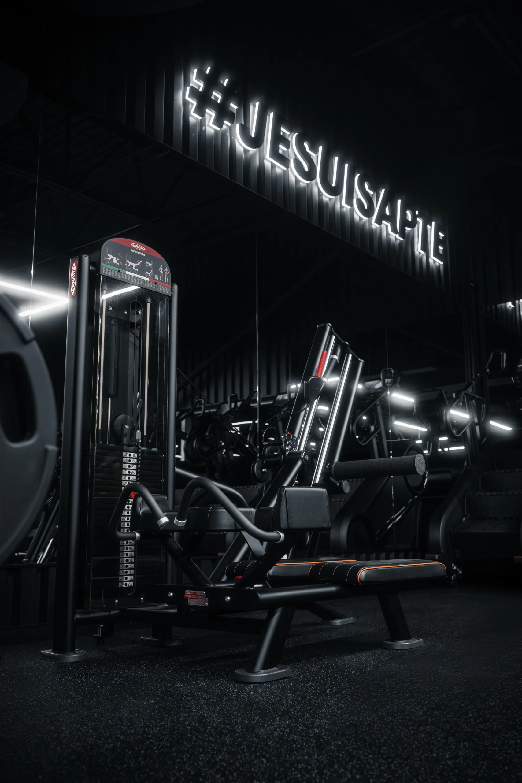 Sac de sport, bouteille et chaussettes du gym exclusif Apte Fitness à Terrebonne et Brossard